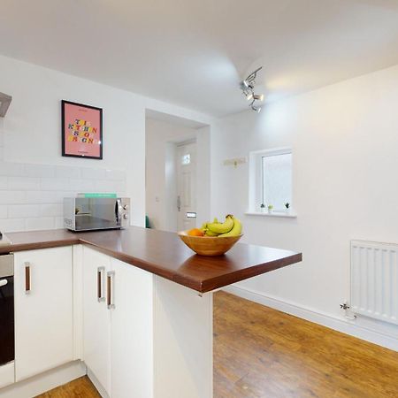 Cosy Cardiff Apartment And Patio Exterior photo