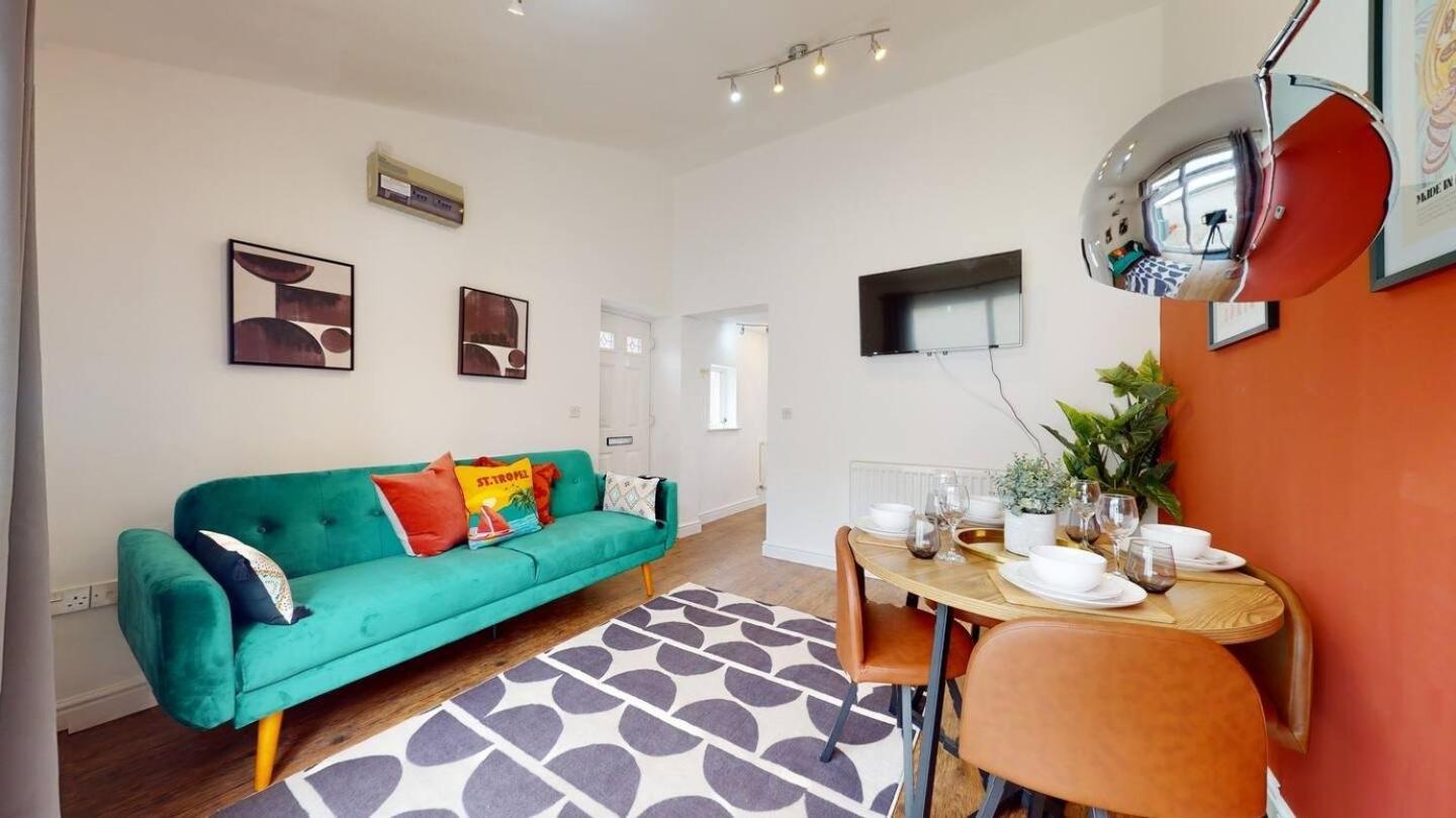 Cosy Cardiff Apartment And Patio Exterior photo
